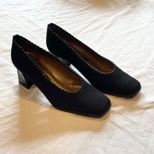 Sz 6 Stuart Weitzman black pumps w/ rope edging and flared block heels